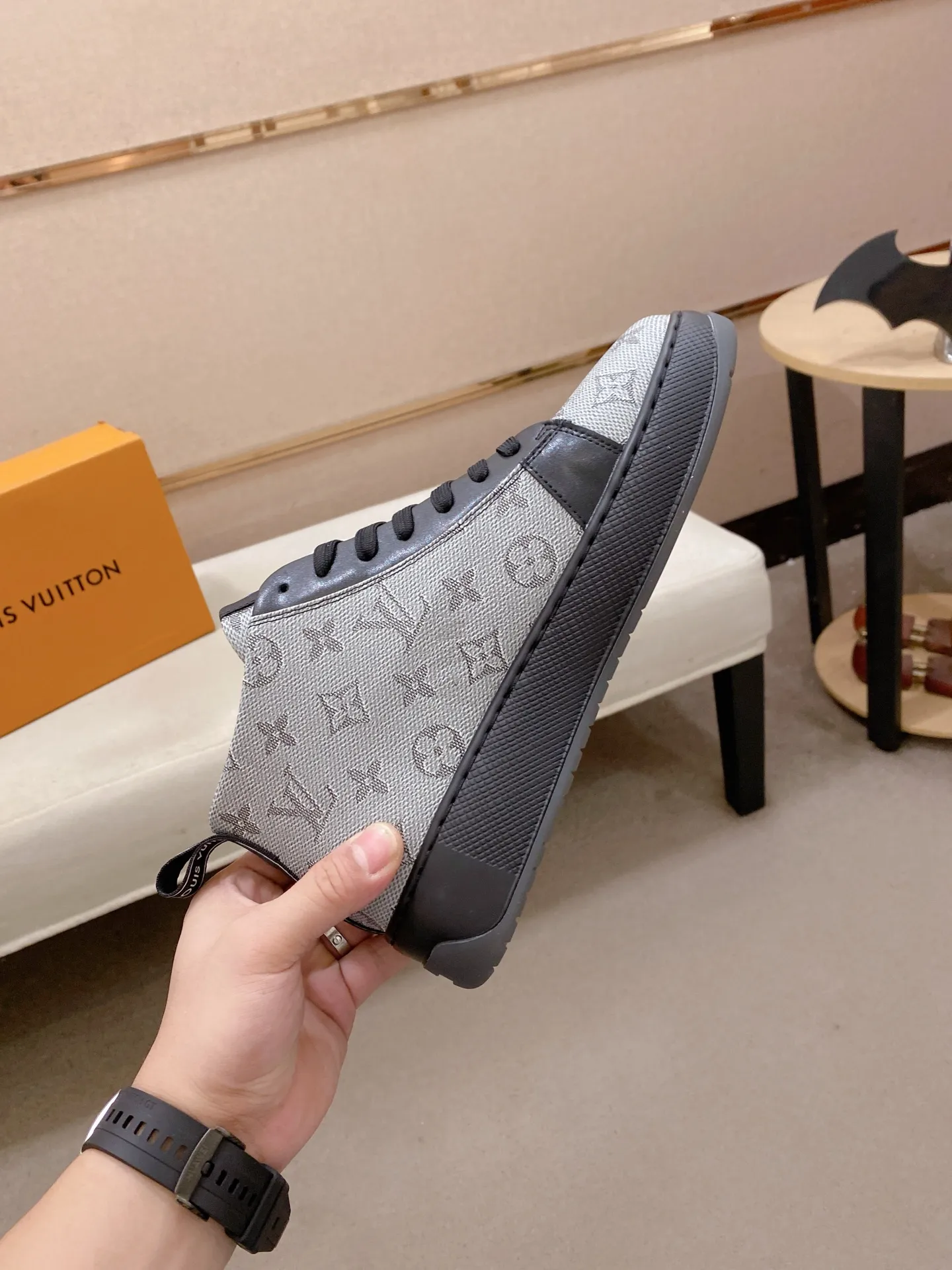 Factory price: 442💰🎉🎉LV~Louis Vuitton trendy men's shoes, new shipments, latest matching, same style as the official website, super high quality, hot selling in season [strong][strong][strong]Selected first-layer cowhide, comfortable sheepskin lining, original last, comfortable on the feet, wear-resistant rubber outsole, size: 38-44.